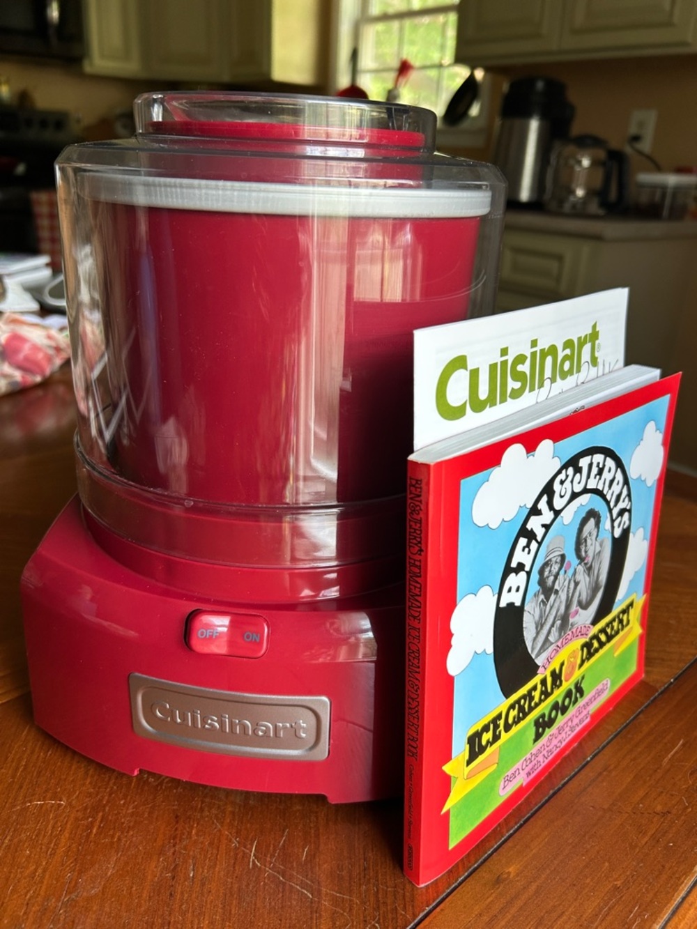 Cuisinart Red Ice Cream/Frozen Yogurt Maker- Like New 1.5 Quarts